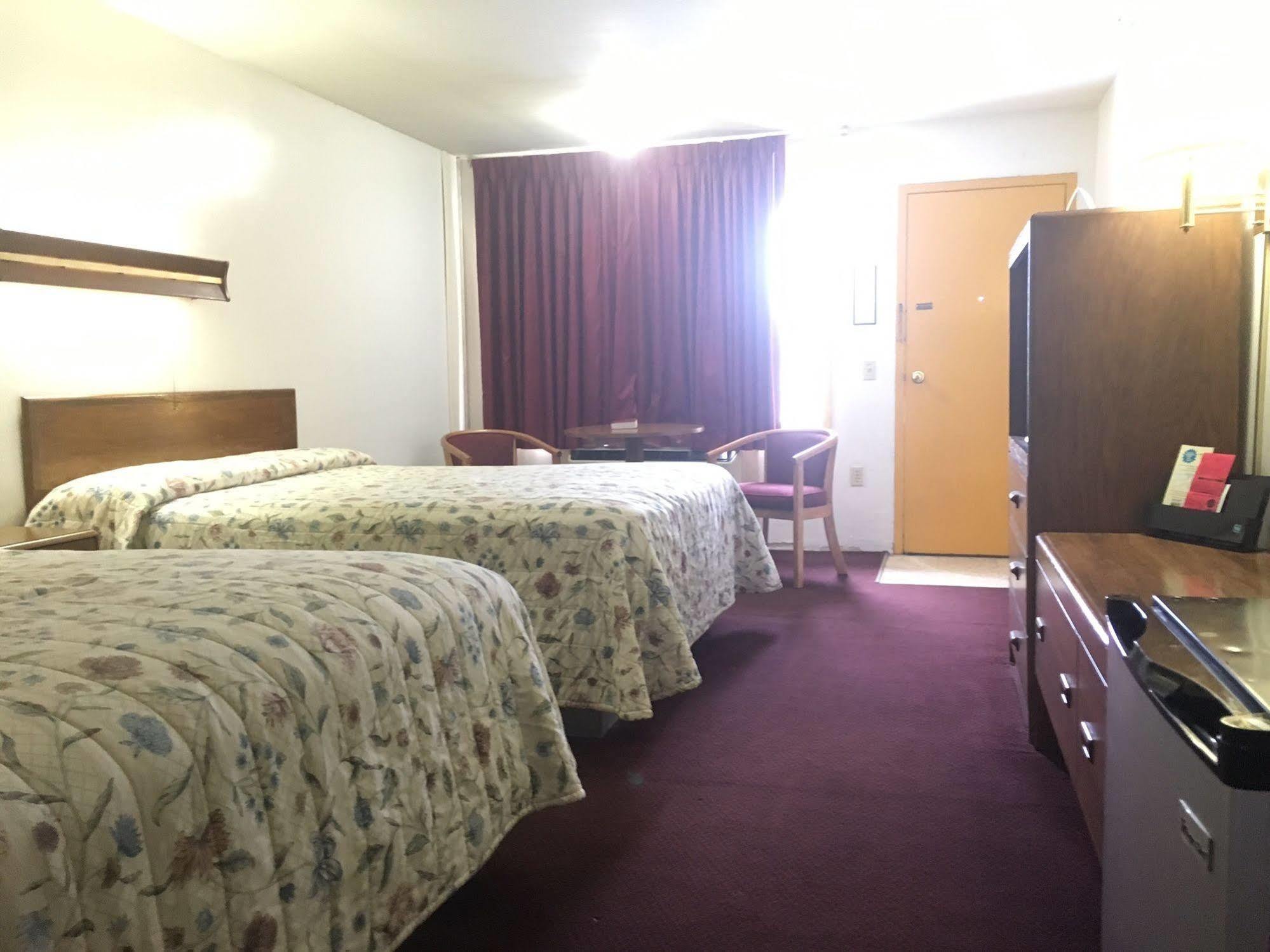 Red Carpet Inn North East Exterior photo